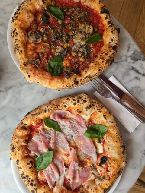 April in Paris dump 🌸🤍✨ 🍕 Dalmata, de très bonnes pizzas → @dalmatapizza🗼 Tour Eiffel au printemps → Eiffel Tower🍵 Matcha fraise → @good_news_coffeeshop🥜 Peanut butter signature chez Buddy Buddy → @buddybuddy🍫 Babka chocolat noisettes → @jeffreycagnesparis🥞 Fleur de pistache viennoiserie → @frappeboulangerie#Paris  #visitparis #ParisFood #FoodieParis #CoffeeParis