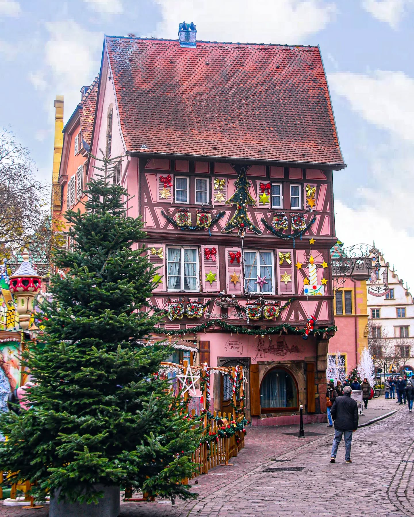 🥨 COLMAR 🥨Have a nice week-end 😗#shotoniphone #colmar #travelblogger #travelphotography #travelcommunity #beautifuldestination #citybestpics #coupdecoeurgrandest #explorefrance #exploregrandest #grandest #alsaceinlove #ilovealsace #visitalsace #visitcolmar #igersfrance #alsace  #colmarfrance #traveladdict #frenchblogger